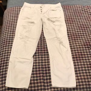 White boyfriend jeans